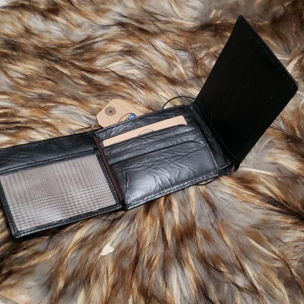 Fossil black textured leather bifold wallet nwt